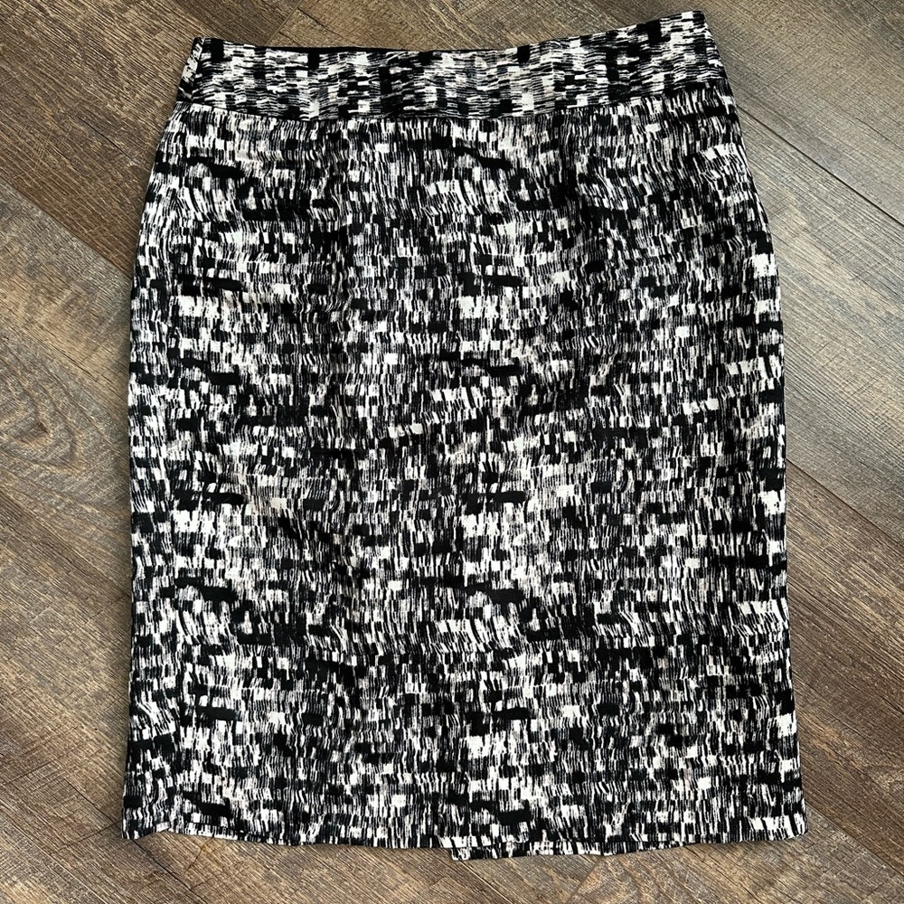 Banana Republic Black and White Career skirt